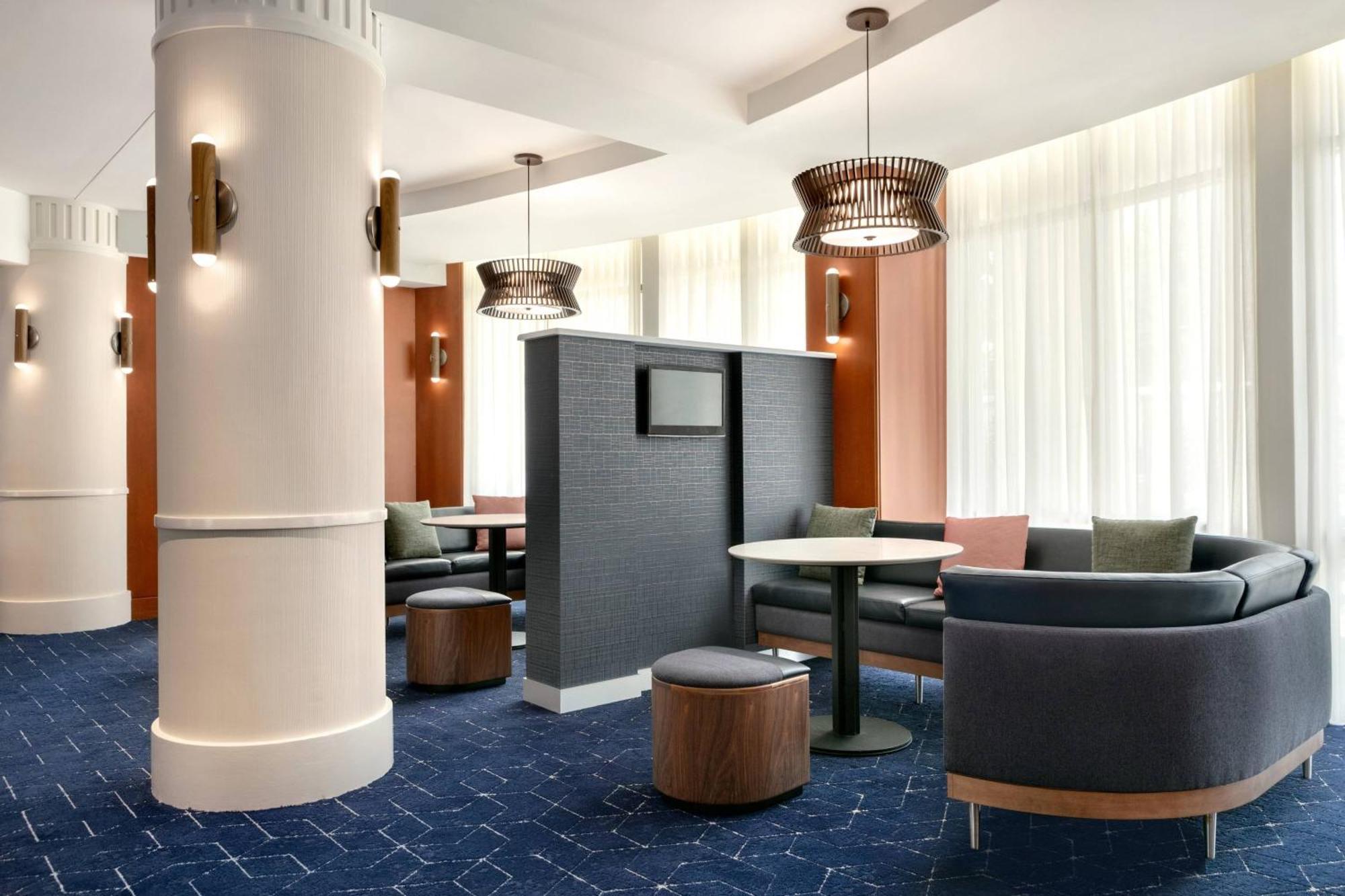 Courtyard Lancaster Hotel Fertility Exterior photo