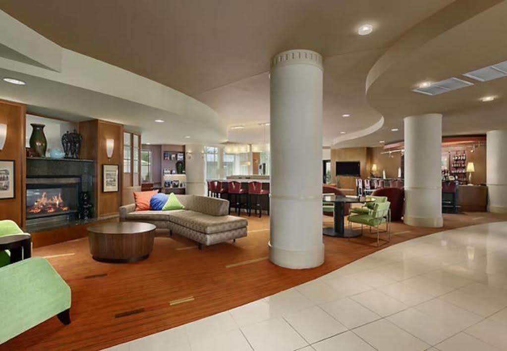 Courtyard Lancaster Hotel Fertility Exterior photo